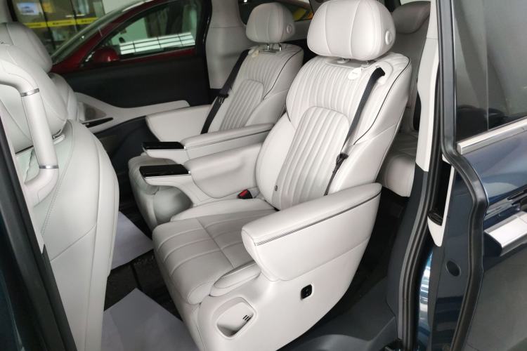 Used VOYAH Dream 2025 PHEV Four-Wheel-Drive Flagship Kunpeng Edition Left Rear Seat