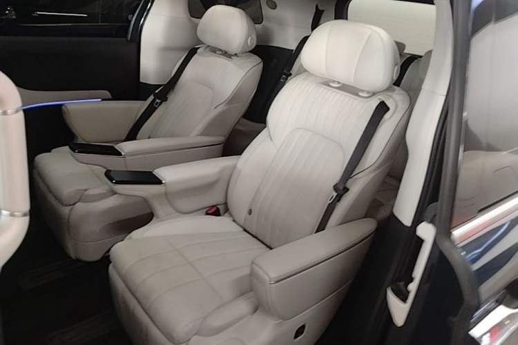 Used VOYAH Dream 2025 PHEV Four-Wheel-Drive Flagship Kunpeng Edition Left Rear Seat