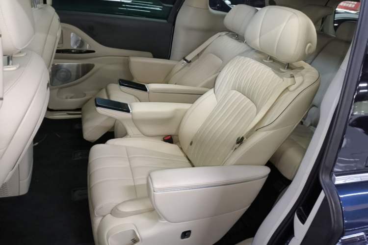 Used VOYAH Dream 2025 PHEV Four-Wheel-Drive Flagship Kunpeng Edition Left Rear Seat