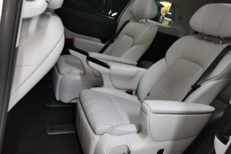 Used VOYAH Dream 2025 PHEV Four-Wheel-Drive Flagship Version – Qiankun Edition Left Rear Seat