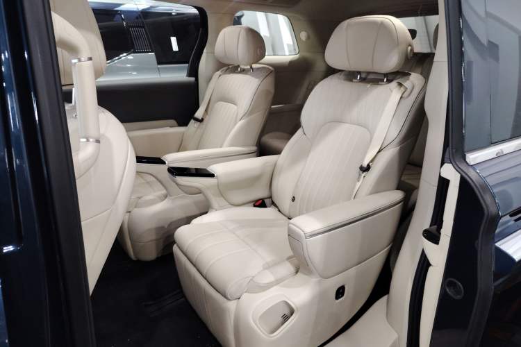 Used VOYAH Dream 2025 PHEV Four-Wheel-Drive Flagship Kunpeng Edition Left Rear Seat