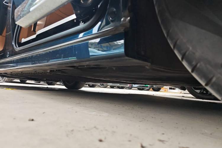 Used VOYAH Dream 2025 PHEV Four-Wheel-Drive Flagship Kunpeng Edition Left Side Sill
