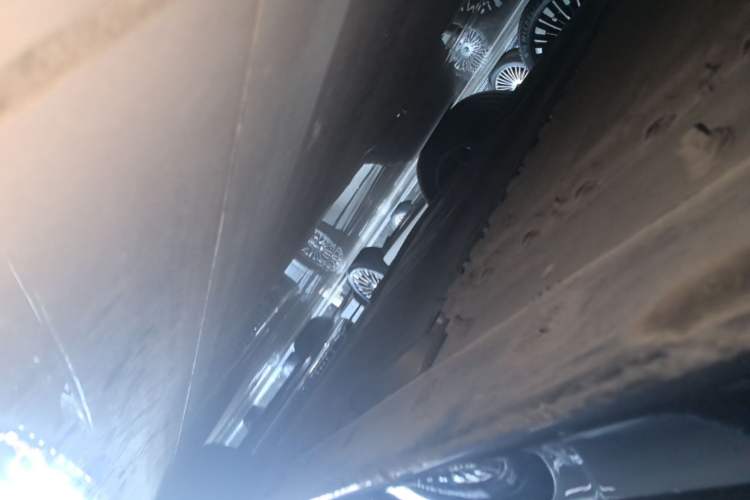 Used VOYAH Dream 2025 PHEV Four-Wheel-Drive Flagship Kunpeng Edition Left Side Sill