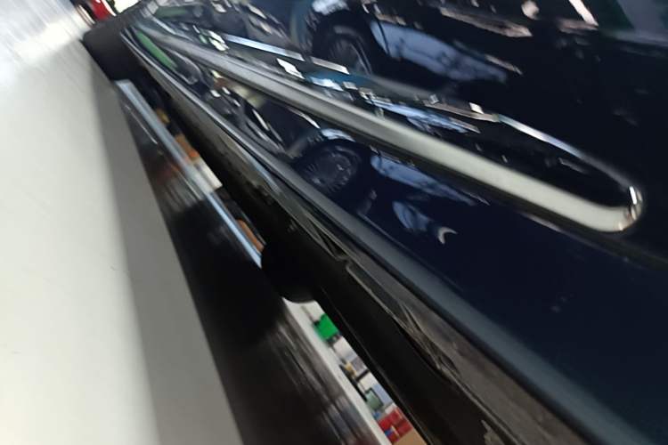 Used VOYAH Dream 2025 PHEV Four-Wheel-Drive Flagship Kunpeng Edition Left Side Sill