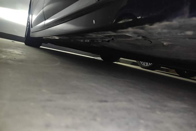 Used VOYAH Dream 2025 PHEV Four-Wheel-Drive Flagship Kunpeng Edition Left Side Sill