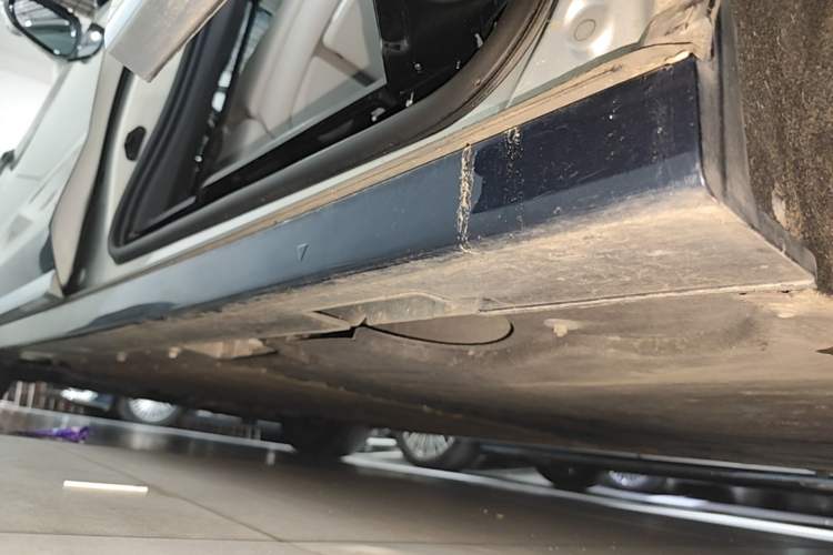Used VOYAH Dream 2025 PHEV Four-Wheel-Drive Flagship Version – Qiankun Edition Left Side Sill