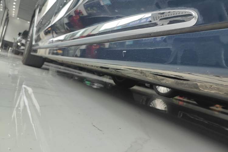 Used VOYAH Dream 2025 PHEV Four-Wheel-Drive Flagship Kunpeng Edition Left Side Sill