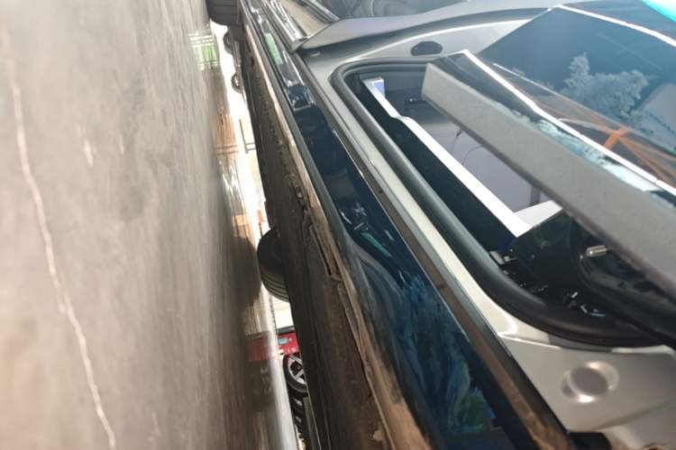 Used VOYAH Dream 2025 PHEV Four-Wheel-Drive Flagship Version – Qiankun Edition Left Side Sill