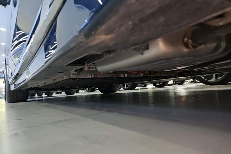Used VOYAH Dream 2025 PHEV Four-Wheel-Drive Flagship Kunpeng Edition Left Side Sill