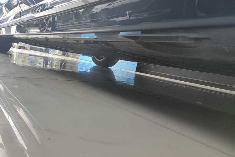 Used VOYAH Dream 2025 PHEV Four-Wheel-Drive Flagship Kunpeng Edition Left Side Sill