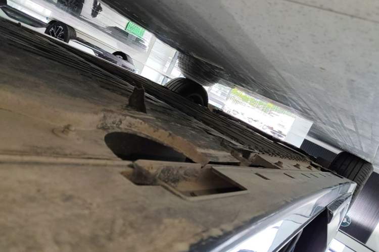 Used VOYAH Dream 2025 PHEV Four-Wheel-Drive Flagship Kunpeng Edition Left Side Sill
