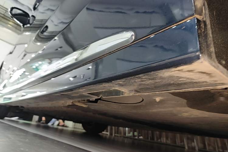 Used VOYAH Dream 2025 PHEV Four-Wheel-Drive Flagship Kunpeng Edition Left Side Sill