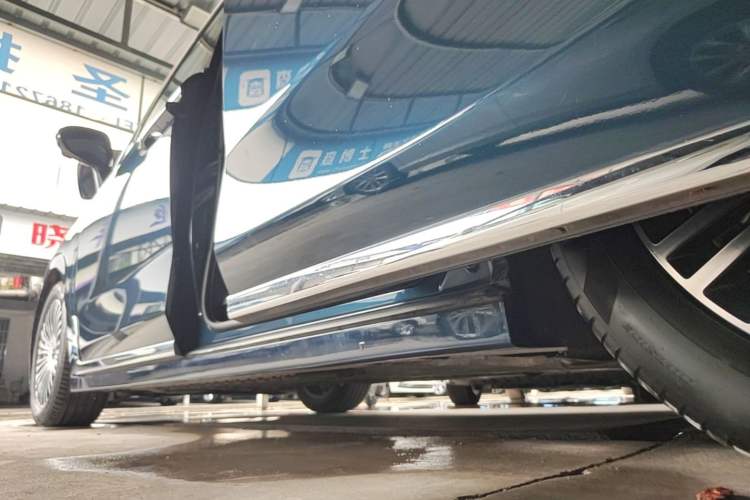 Used VOYAH Dream 2025 PHEV Four-Wheel-Drive Flagship Kunpeng Edition Left Side Sill
