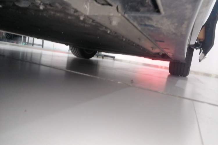 Used VOYAH Dream 2025 PHEV Four-Wheel-Drive Flagship Kunpeng Edition Left Side Sill