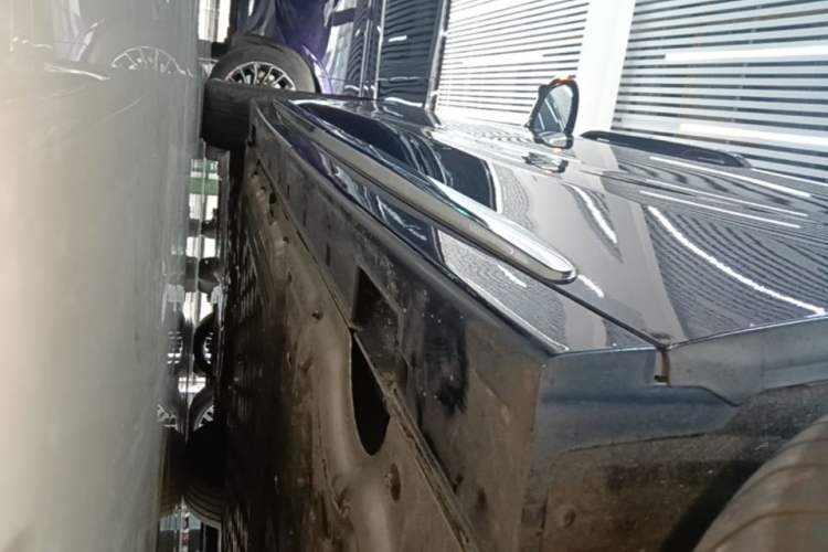 Used VOYAH Dream 2025 PHEV Four-Wheel-Drive Flagship Kunpeng Edition Left Side Sill