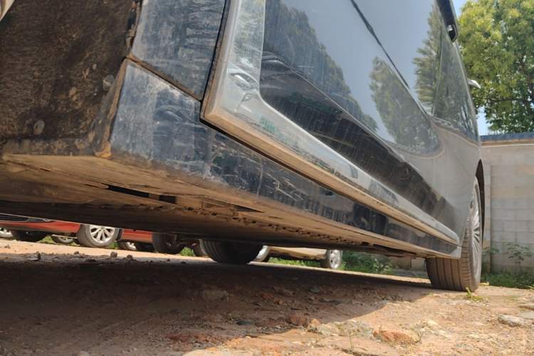 Used VOYAH Dream 2025 PHEV Four-Wheel-Drive Flagship Kunpeng Edition Left Side Sill