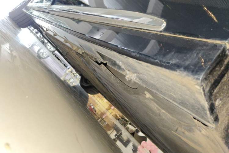 Used VOYAH Dream 2025 PHEV Four-Wheel-Drive Flagship Kunpeng Edition Left Side Sill