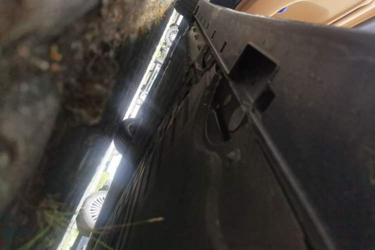 Used VOYAH Dream 2025 PHEV Four-Wheel-Drive Flagship Kunpeng Edition Left Side Sill