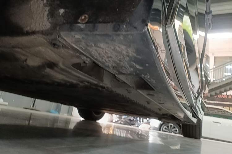Used VOYAH Dream 2025 PHEV Four-Wheel-Drive Flagship Kunpeng Edition Left Side Sill