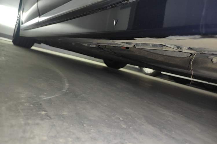 Used VOYAH Dream 2025 PHEV Four-Wheel-Drive Flagship Kunpeng Edition Left Side Sill
