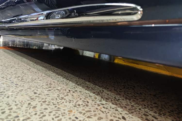 Used VOYAH Dream 2025 PHEV Four-Wheel-Drive Flagship Kunpeng Edition Left Side Sill