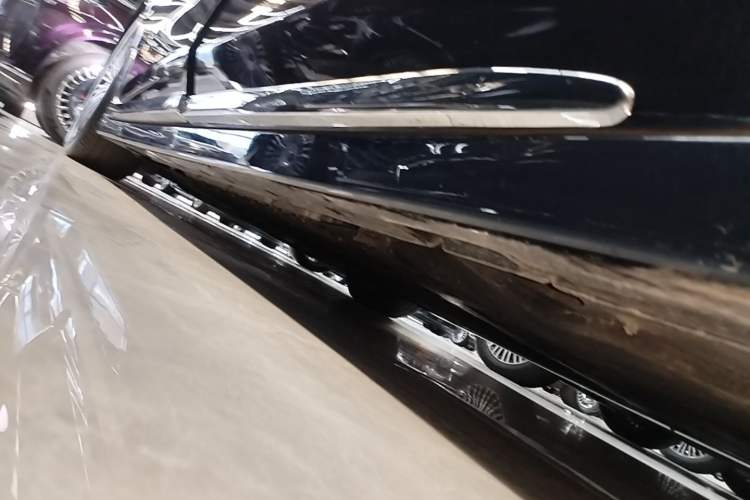 Used VOYAH Dream 2025 PHEV Four-Wheel-Drive Flagship Kunpeng Edition Left Side Sill