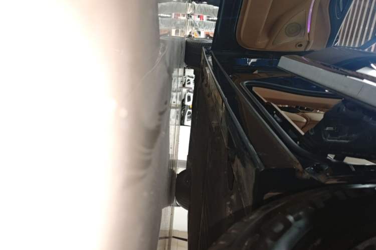 Used VOYAH Dream 2025 PHEV Four-Wheel-Drive Flagship Kunpeng Edition Left Side Sill