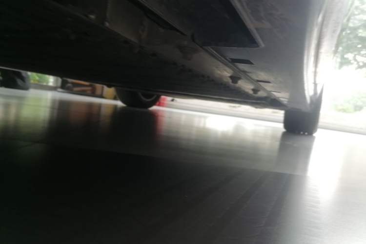 Used VOYAH Dream 2025 PHEV Four-Wheel-Drive Flagship Version – Qiankun Edition Left Side Sill