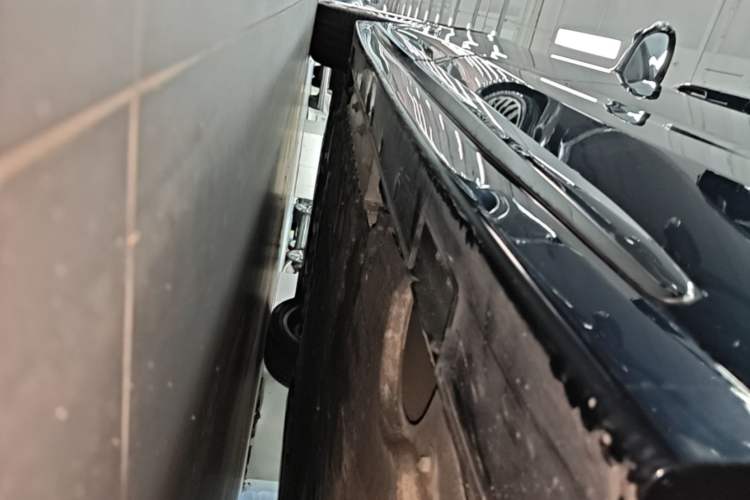 Used VOYAH Dream 2025 PHEV Four-Wheel-Drive Flagship Kunpeng Edition Left Side Sill