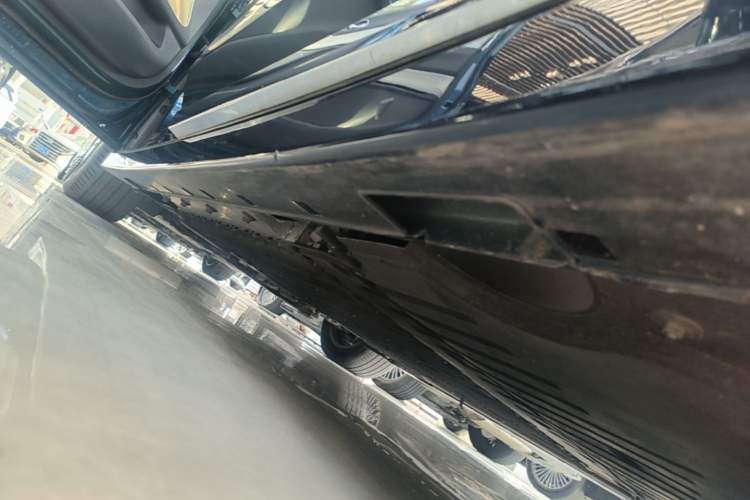 Used VOYAH Dream 2025 PHEV Four-Wheel-Drive Flagship Kunpeng Edition Left Side Sill