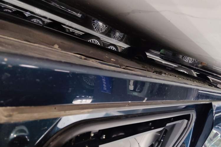 Used VOYAH Dream 2025 PHEV Four-Wheel-Drive Flagship Kunpeng Edition Left Side Sill
