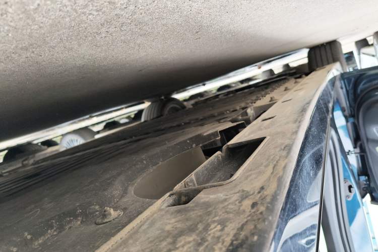 Used VOYAH Dream 2025 PHEV Four-Wheel-Drive Flagship Kunpeng Edition Left Side Sill