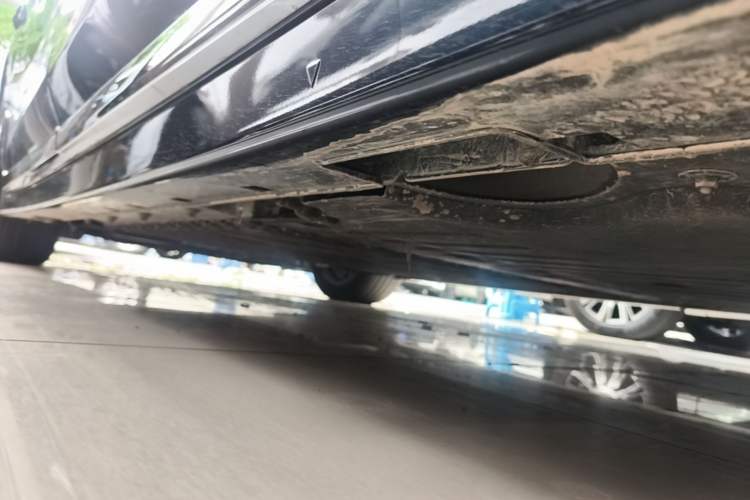Used VOYAH Dream 2025 PHEV Four-Wheel-Drive Flagship Version – Qiankun Edition Left Side Sill