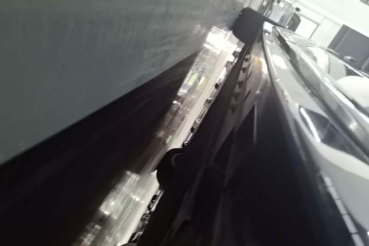 Used VOYAH Dream 2025 EV Four-Wheel-Drive Flagship Qiankun Version Left Side Sill