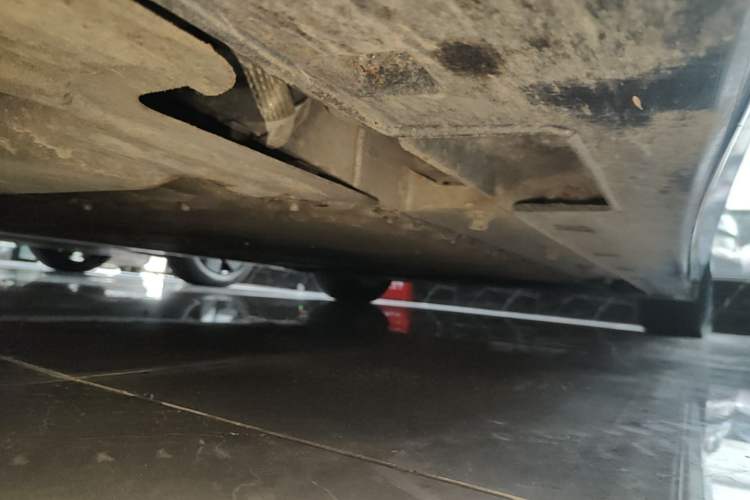Used VOYAH Dream 2025 PHEV Four-Wheel-Drive Flagship Kunpeng Edition Left Side Sill