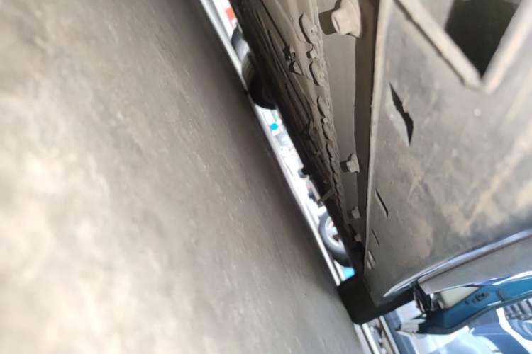 Used VOYAH Dream 2025 PHEV Four-Wheel-Drive Flagship Kunpeng Edition Left Side Sill