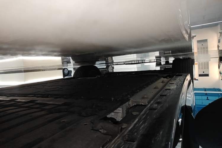 Used VOYAH Dream 2025 PHEV Four-Wheel Drive Excellence Kunpeng Edition Left Side Sill