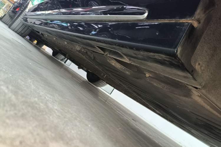 Used VOYAH Dream 2025 PHEV Four-Wheel-Drive Flagship Kunpeng Edition Left Side Sill
