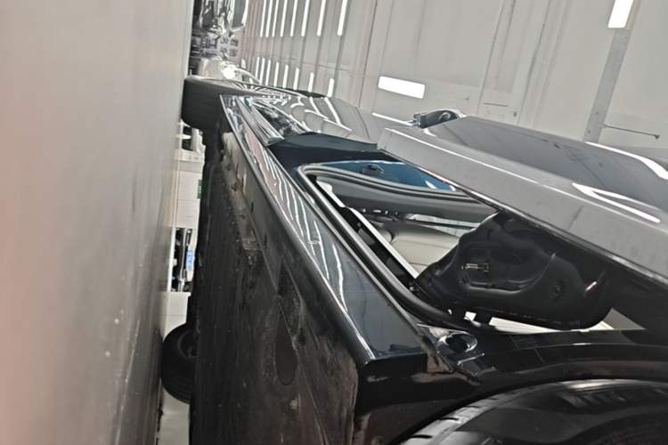 Used VOYAH Dream 2025 PHEV Four-Wheel Drive Prestige Kunpeng Edition Left Side Sill