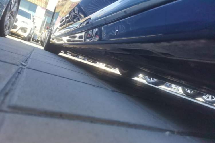 Used VOYAH Dream 2025 PHEV Four-Wheel-Drive Flagship Kunpeng Edition Left Side Sill