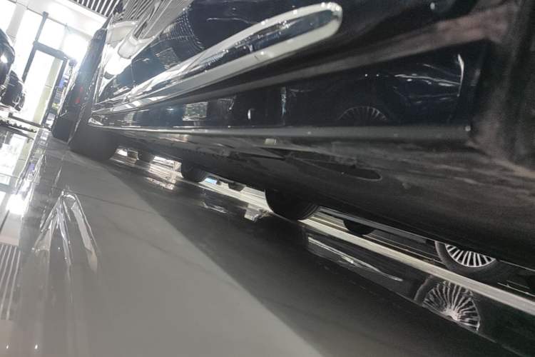 Used VOYAH Dream 2025 PHEV Four-Wheel Drive Excellence Qiankun Edition Left Side Sill