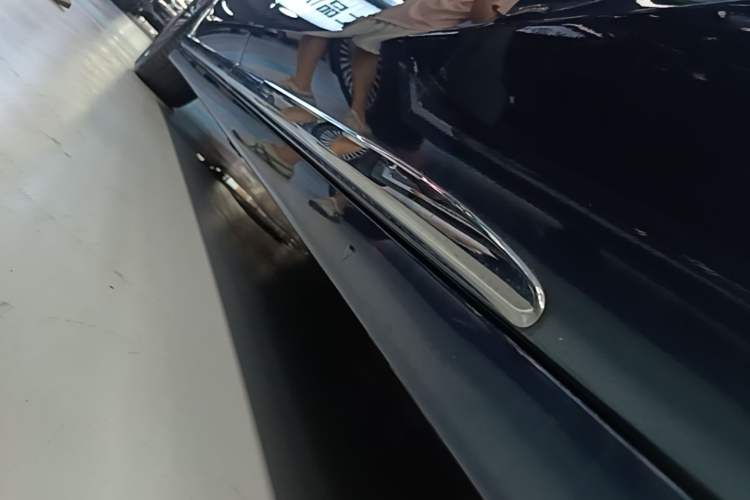 Used VOYAH Dream 2025 PHEV Four-Wheel-Drive Flagship Kunpeng Edition Left Side Sill