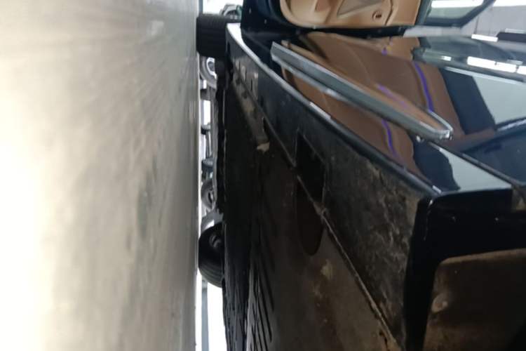 Used VOYAH Dream 2025 PHEV Four-Wheel-Drive Flagship Kunpeng Edition Left Side Sill
