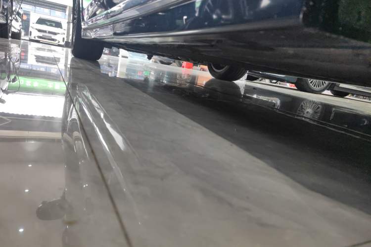 Used VOYAH Dream 2025 PHEV Four-Wheel-Drive Flagship Kunpeng Edition Left Side Sill