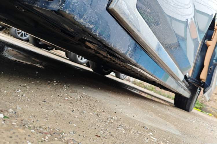 Used VOYAH Dream 2025 PHEV Four-Wheel Drive Prestige Kunpeng Edition Left Side Sill