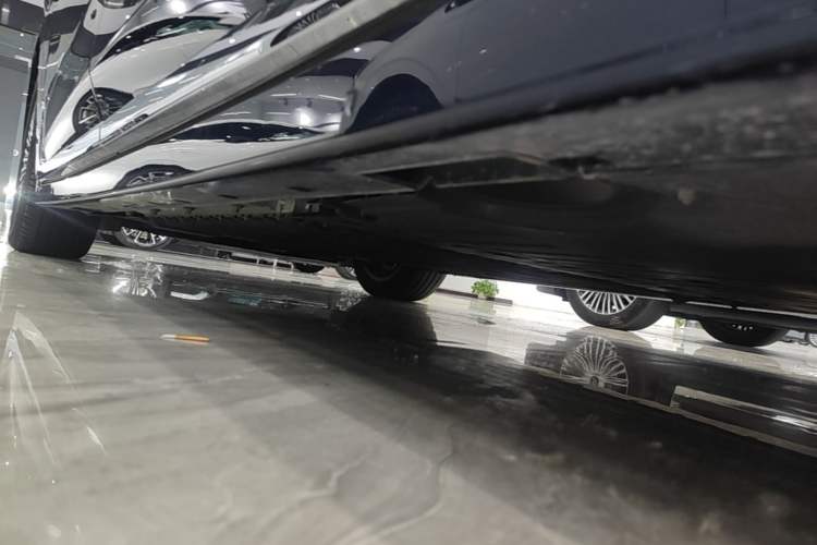 Used VOYAH Dream 2025 PHEV Four-Wheel Drive Prestige Qiankun Edition Left Side Sill
