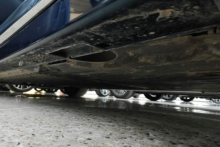 Used VOYAH Dream 2025 PHEV Four-Wheel-Drive Flagship Kunpeng Edition Left Side Sill