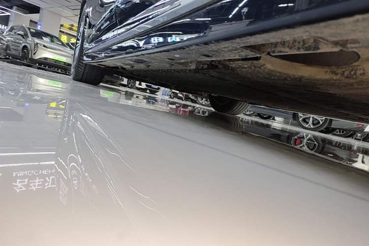 Used VOYAH Dream 2025 PHEV Four-Wheel-Drive Flagship Kunpeng Edition Left Side Sill