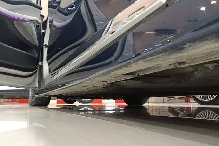 Used VOYAH Dream 2025 PHEV Four-Wheel-Drive Flagship Version – Qiankun Edition Left Side Sill