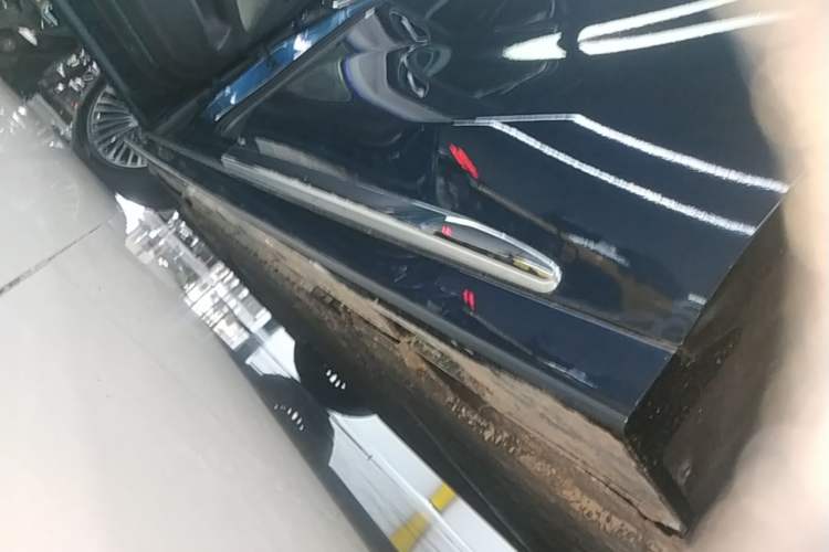Used VOYAH Dream 2025 PHEV Four-Wheel-Drive Flagship Kunpeng Edition Left Side Sill